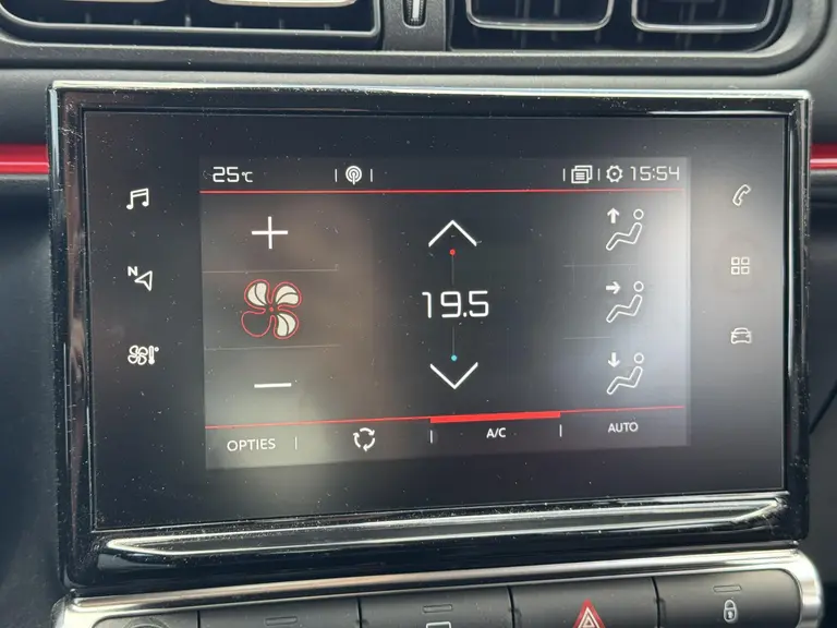 Citroën C3 Shine 1.2 PureTech 82PK Navigatie, Achteruitrijcamera, Keyless, Stoelverwarming, Parkeersensoren afbeelding 27