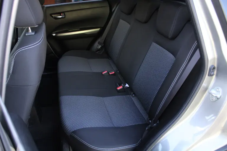 Suzuki Vitara 1.4 Boosterjet Select 141PK Automaat Achteruitrijcamera, Cruise Control, Voorstoelen Verwarmd, afbeelding 7