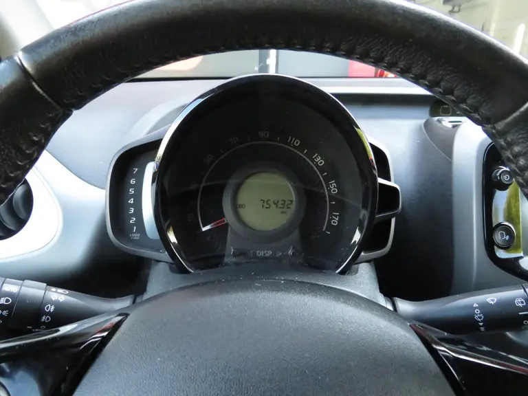 Toyota Aygo 1.0 VVT-i x-joy 1e Eigenaar, Dealer onderhouden, Achteruitrijcamera en LM-Velgen afbeelding 13