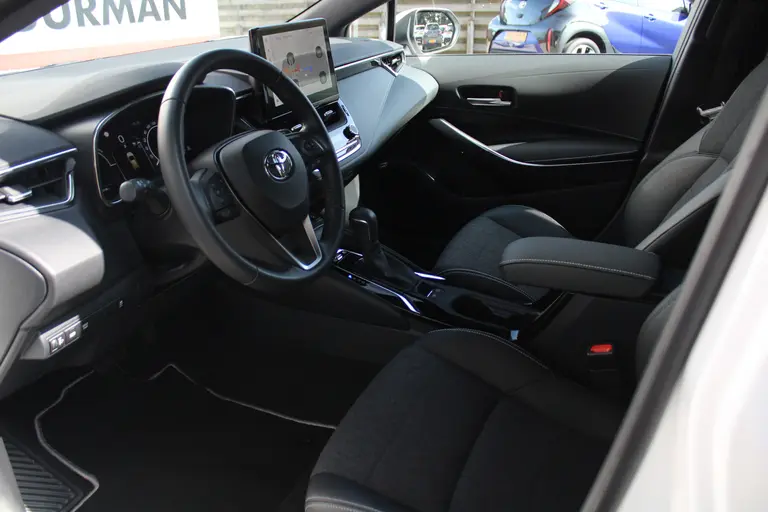 Toyota Corolla 1.8 Hybrid First Edition Automaat Achteruitrijcamera, Parkeersensoren Voor/Achter, Stoelverwarming, Cruise Control Adaptief, Climate Control afbeelding 17