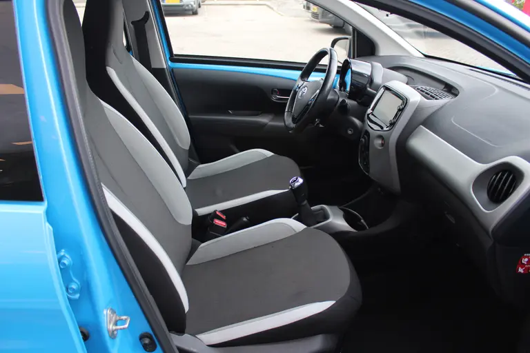 Toyota Aygo 1.0 VVT-i x-nav Achteruitrijcamera, Navigatie, Airco, Bluetooth afbeelding 23