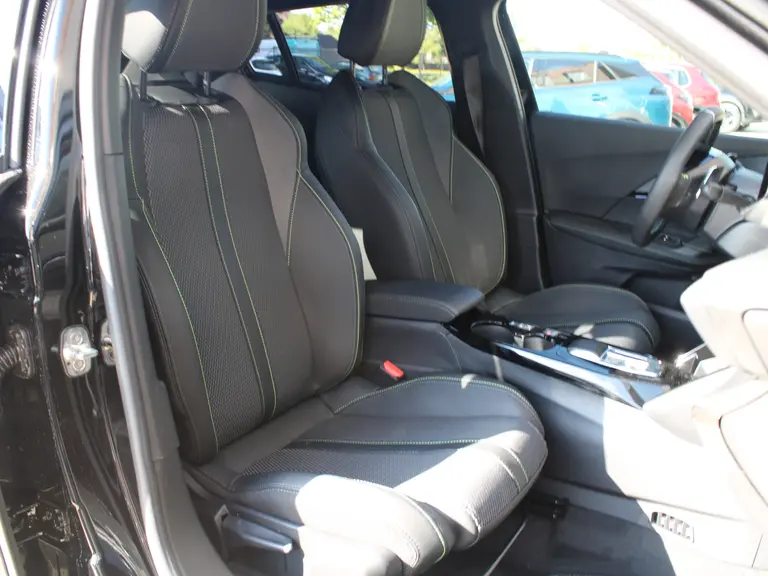 Peugeot 2008 1.2 Hybrid 145PK GT 360 camera, Lichtmetalen velgen, Parkeerhulp voor & achter, Cruise Control afbeelding 27