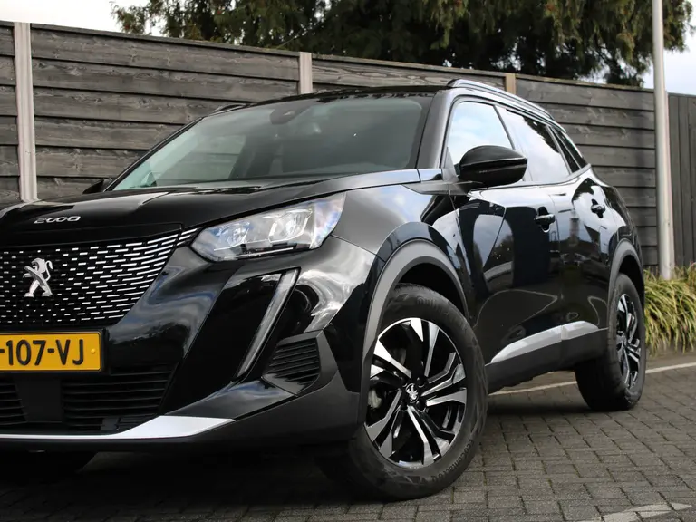Peugeot 2008 1.2 PureTech 130PK Allure Pack EAT8 Navigatie, Trekhaak afneembaar, Camera Achter, Parkeerhulp achter, Climate Control afbeelding 2