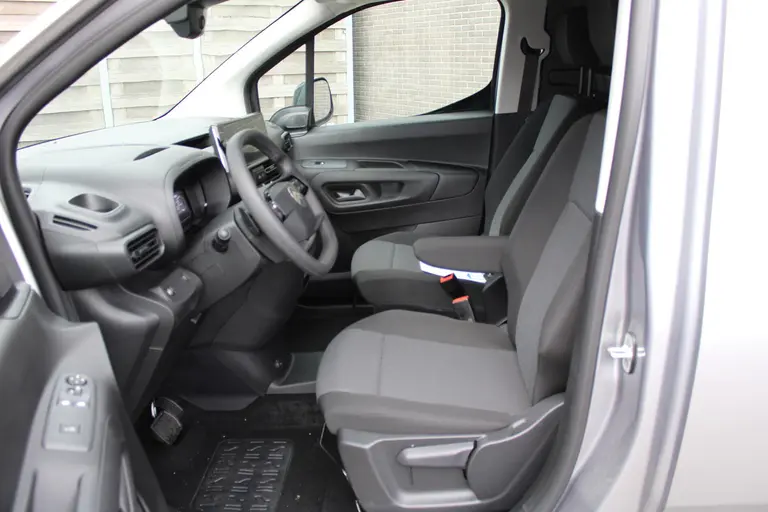 Citroën Berlingo 1.5 BlueHDi 130PK EAT8 Automaat L1 Achteruitrijcamera, Keyless Entry & Start, Parkeersensoren Achter, Aple Carplay, Android Auto afbeelding 10