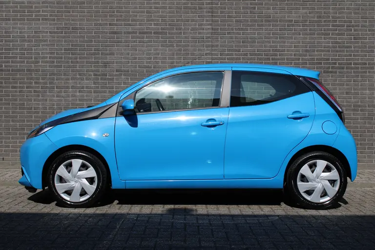 Toyota Aygo 1.0 VVT-i x-nav Achteruitrijcamera, Navigatie, Airco, Bluetooth afbeelding 3