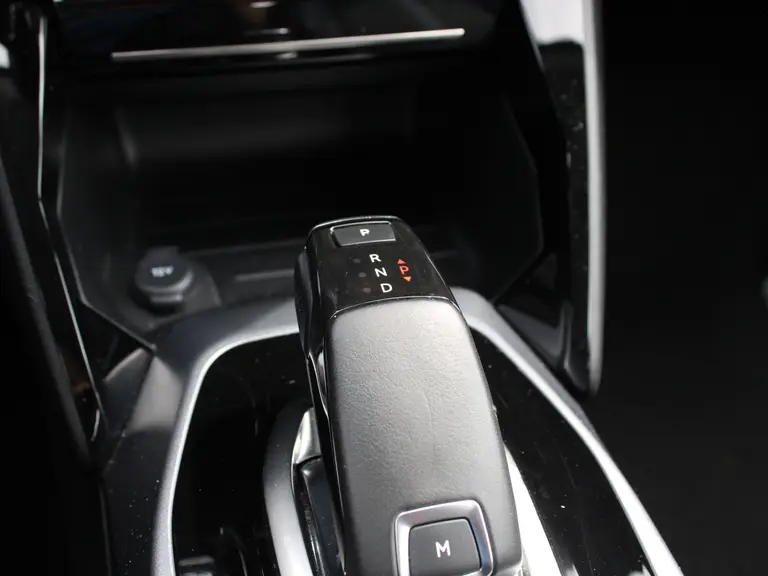 Peugeot 2008 Allure 1.2 PureTech 130PK EAT8 Automaat Navigatie, Achteruitrijcamera, Parkeersensoren, Dab, Apple Carplay. Android Auto afbeelding 29