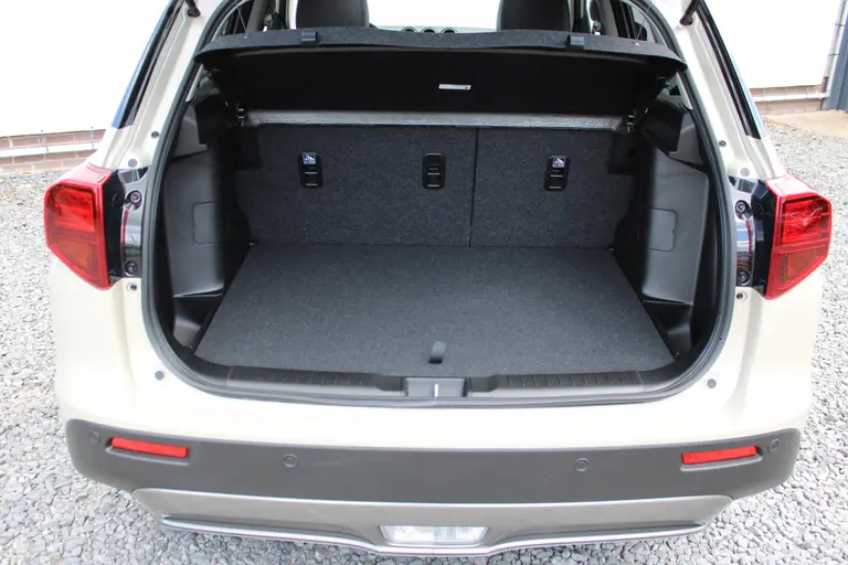 Suzuki Vitara 1.5 Hybrid Style Demo Voordeel, Parkeersensoren Draadloos Carplay en Panorama Dak. afbeelding 10