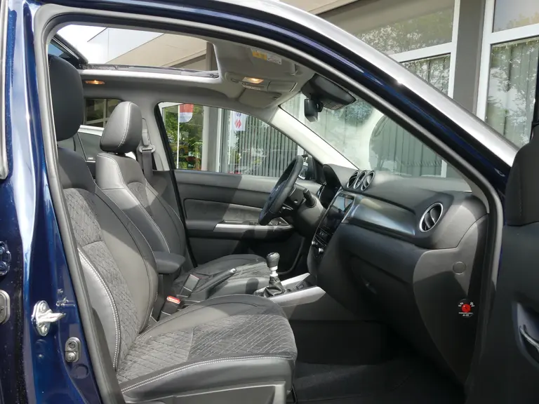 Suzuki Vitara 1.4 Boosterjet Style Smart Hybrid Panorama-dak, Trekhaak Schuif/Kanteldak, Navi, Bekleding half leder afbeelding 8