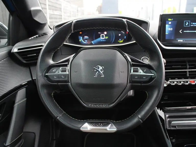 Peugeot e-208 GT Pack 50 kWh 136PK Navigatie, Alcantara Leder, Achteruitrijcamera, Keyless, Panoramadak, Parkeersensoren Voor & Achter afbeelding 19