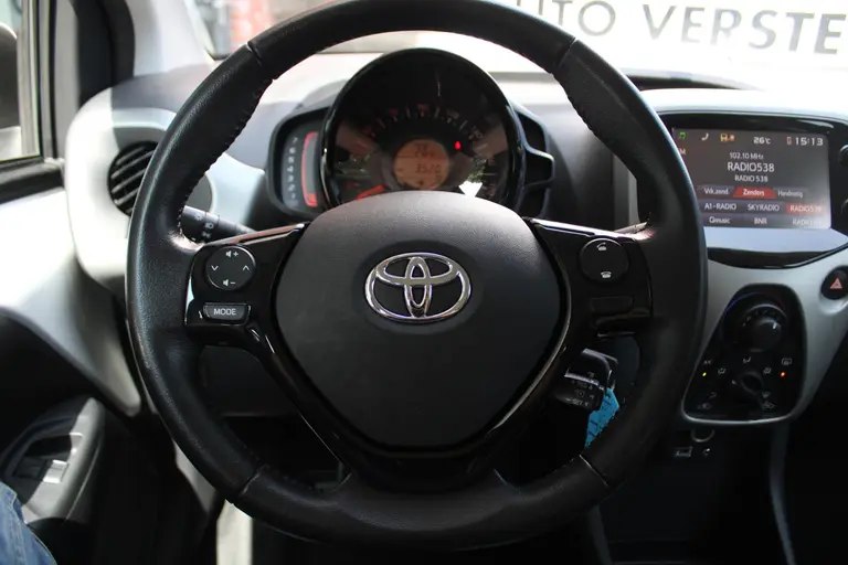 Toyota Aygo 1.0 VVT-i x-play Achteruitrijcamera, Bluetooth, Airco, Apple Carplay/Android Auto afbeelding 23
