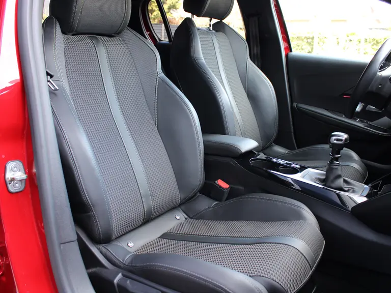 Peugeot 208 1.2 PureTech 100PK GT Navigatie, Parkeerhulp voor & achter, Zwart dak, Camera Achter afbeelding 45