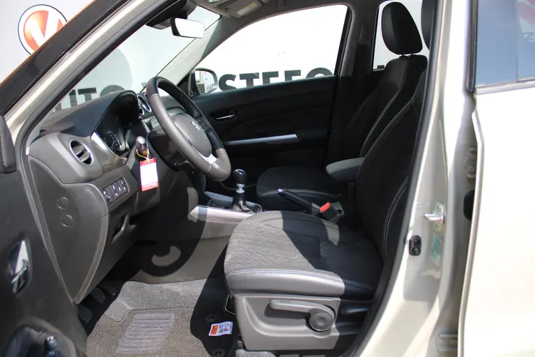 Suzuki Vitara 1.4 Boosterjet Style Smart Hybrid Navigatie, Cruise Control Adaptief, Achteruitrijcamera, Parkeersensoren Voor en Achter afbeelding 13