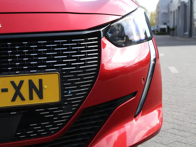 Peugeot 208 1.2 PureTech 100PK GT Navigatie, Parkeerhulp voor & achter, Zwart dak, Camera Achter afbeelding 3