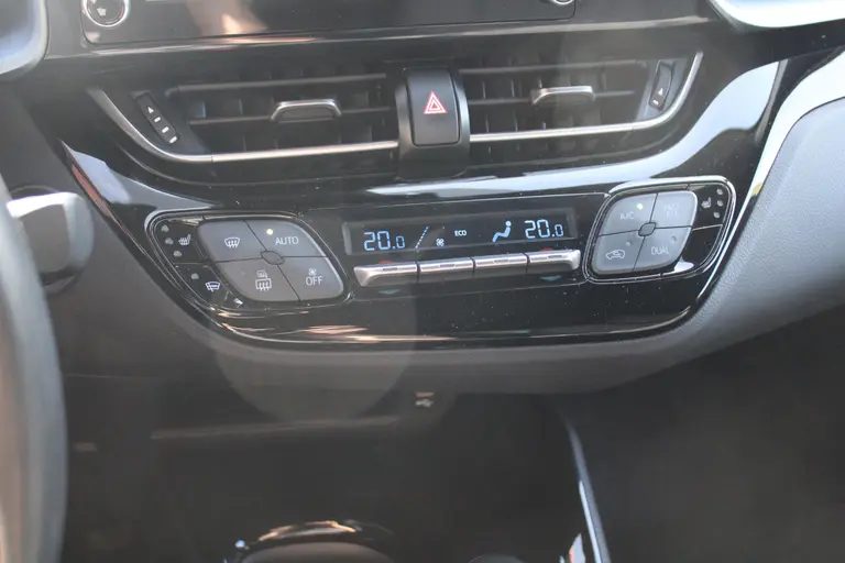 Toyota C-HR 2.0 Hybrid Dynamic , Automaat, Voorruit/Stuurwiel verwarmd, Dealer onderhouden! afbeelding 19