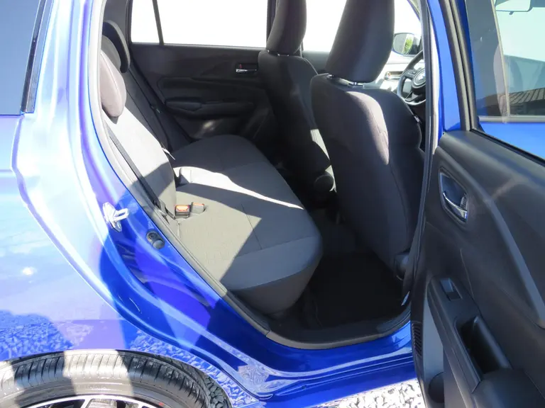 Suzuki Swift 1.2 Select Smart Hybrid, SPECIALE JUBILEUM 17 inch LM-Velgen, Stripingpakket en Shark Fin Antenne afbeelding 13