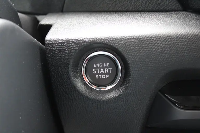 Citroën C4 1.2 Puretech Plus 131pk, Automaat, Navigatie, Keyless Entry/Start, Luxe bekleding, Achteruitrijcamera afbeelding 28