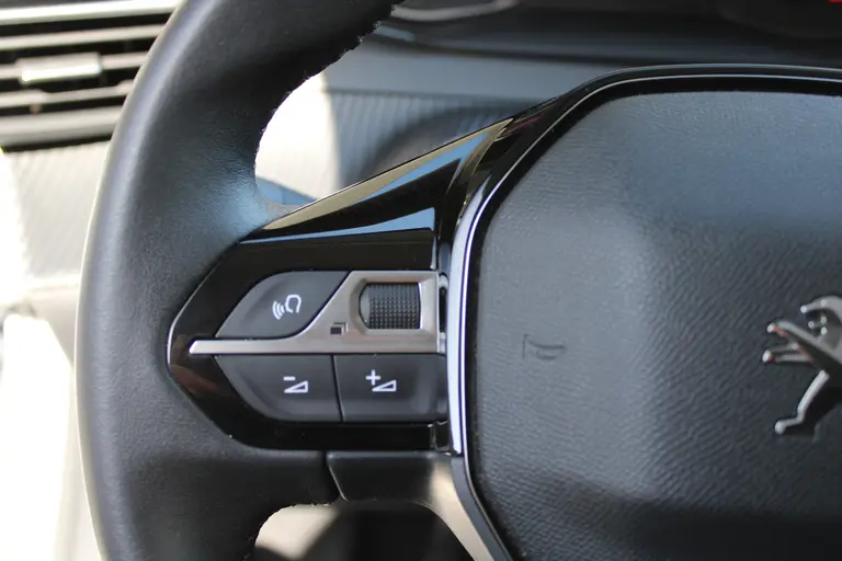 Peugeot 208 1.2 PureTech Active Pack 75pk, Applecarpl./Andr. Auto, Airco, Navigatie, Parkeersensor achter afbeelding 13