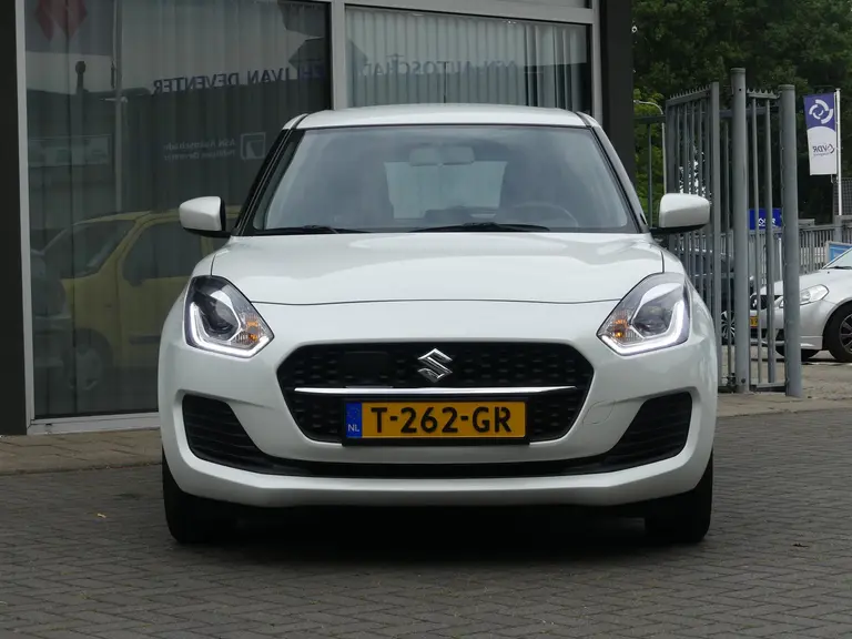 Suzuki Swift 1.2 Comfort Smart Hybrid Trekhaak, Cruise Control, Airco, LM Velgen afbeelding 6
