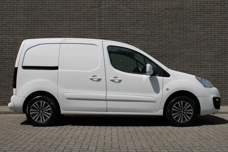 Peugeot Partner 120 1.6 BlueHDi 75 L1 Première Trekhaak, Parkeersensor achter, Cruise Control, Airco afbeelding 2