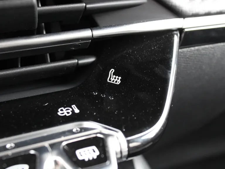Peugeot 208 Allure Hybrid 100PK e-DCS6 Automaat Navigatie, Parkeerhulp voor & achter, Camera achter, Climate Control afbeelding 26