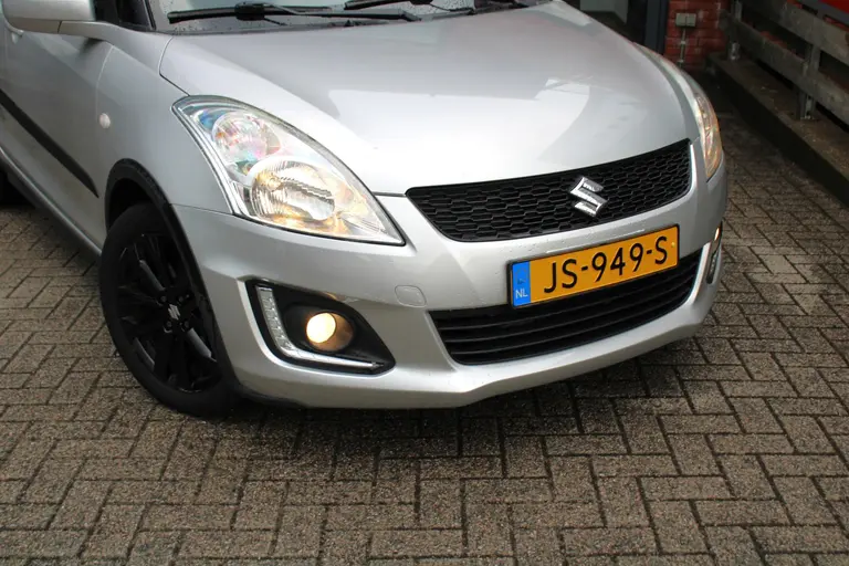 Suzuki Swift 1.2 Bandit EASSS ,Cruise-Control, 1e Eigenaar en Dealer onderhouden! afbeelding 24