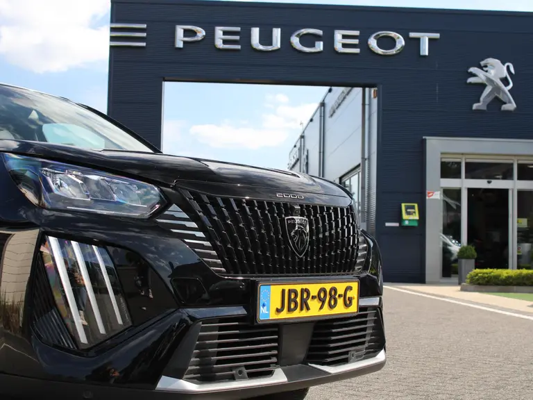 Peugeot 2008 Allure 1.2 PureTech 130PK EAT8 Automaat Navigatie, Camera Voor & Achter, Adaptieve Cruise Control, Dodehoek, Parkeersensoren afbeelding 3