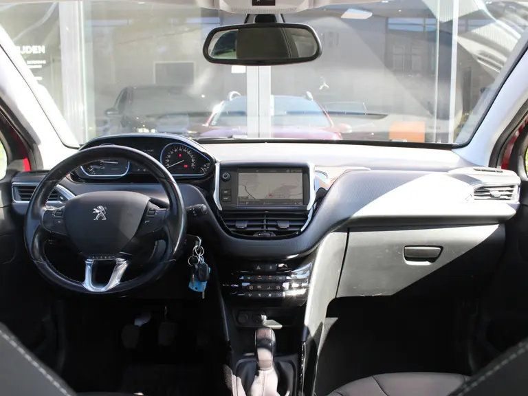 Peugeot 2008 1.2 PureTech 110PK Allure Trekhaak Achteruitrijcamera, Panoramadak afbeelding 10