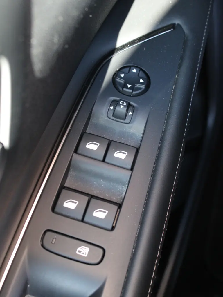Peugeot 3008 1.2 PureTech 130PK Première Lederen bekleding, Stoelverwarming voor, Navigatie en Elektrische Achterklep afbeelding 13