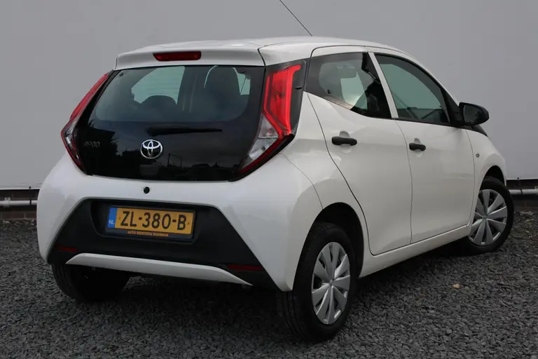 Toyota Aygo 1.0 VVT-i x-fun Bluetooth, Elektrische Ramen, Airco afbeelding 2