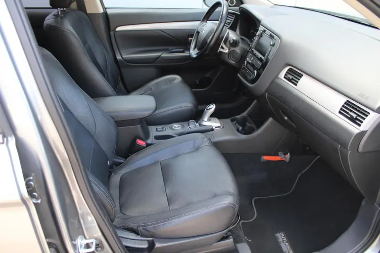 Mitsubishi Outlander 2.0 PHEV Instyle Cruise/Climate control, Navigatie, Trekhaak, Elek.schuifdak, Leder int.,  Stoel verwarming Trekgewicht 1.500 KG! afbeelding 23