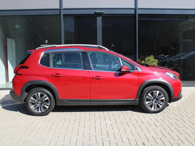 Peugeot 2008 1.2 PureTech 110PK Allure Trekhaak Achteruitrijcamera, Panoramadak afbeelding 9