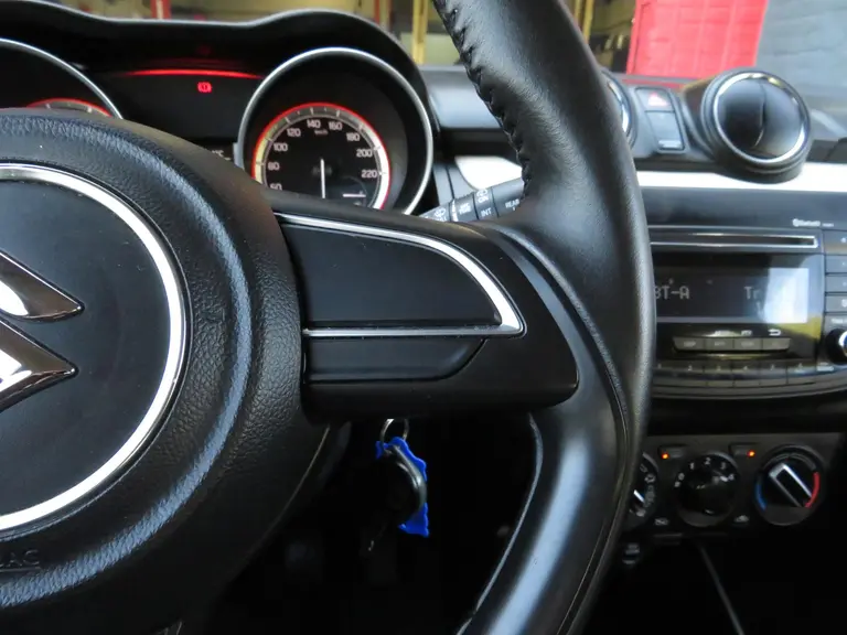 Suzuki Swift 1.2 Smart Hybrid, Dealer onderhouden, LM-Velgen, Alcantara bekleding en Dakspoiler afbeelding 24