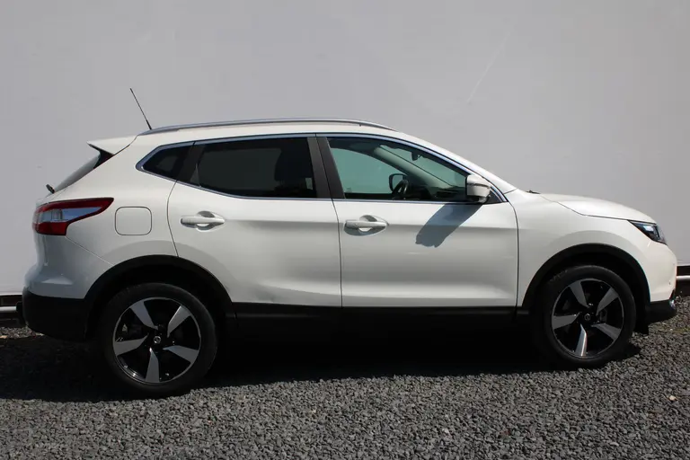 Nissan QASHQAI 1.2 Connect Edition Lage kilometerstand, Dealeronderhouden, Eerste eigenaar afbeelding 13