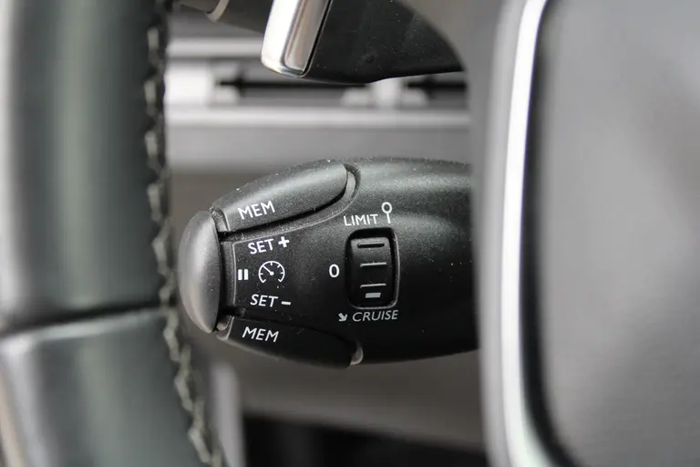 Peugeot 3008 1.2 PureTech Allure Automaat, Trekhaak, Navigatie, CruiseControl, Applecarpl./Andr. Auto afbeelding 15