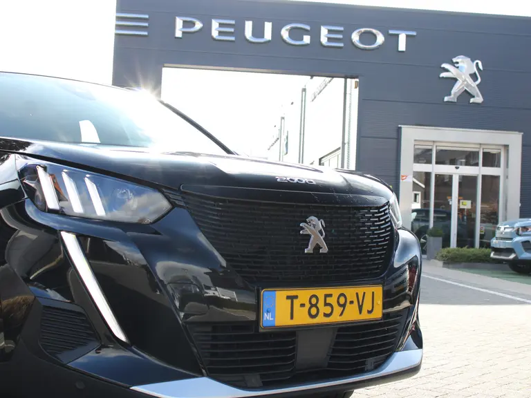Peugeot e-2008 EV GT 50 kWh Navigatie, Lichtmetalen velgen 18 inch, Keyless Entry, Dodehoek detectie afbeelding 3