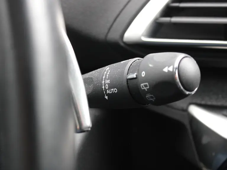 Peugeot 3008 GT Line 1.6 PureTech 180PK EAT8 Automaat Navigatie, Keyless, Achteruitrijcamera, Panoramadak, Elektrische Kofferbak afbeelding 26
