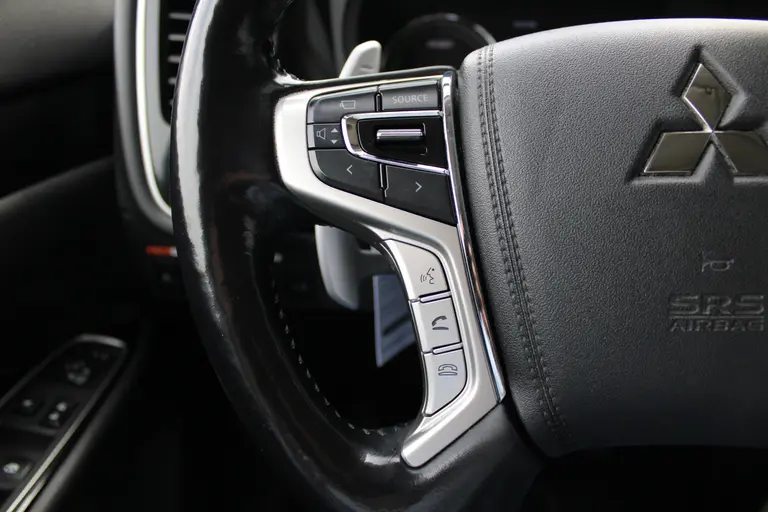 Mitsubishi Outlander 2.0 PHEV instyle+ Cruise/Climate control, Trekhaak, Sch.kanteldak,  Navigatie, Camera, Parkeersensoren Hybride batterij capaciteit: 34,2 Ah. Trekgewicht 1.500 kg. afbeelding 13