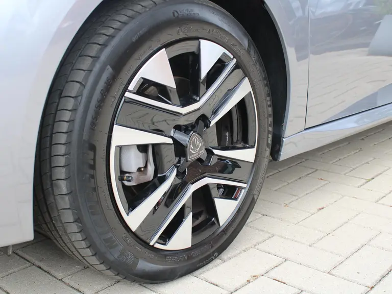 Peugeot 208 Hybrid 100PK e-DCS6 Allure Stoelverwarming,Adaptieve cruise control, Achteruitrijcamera afbeelding 4