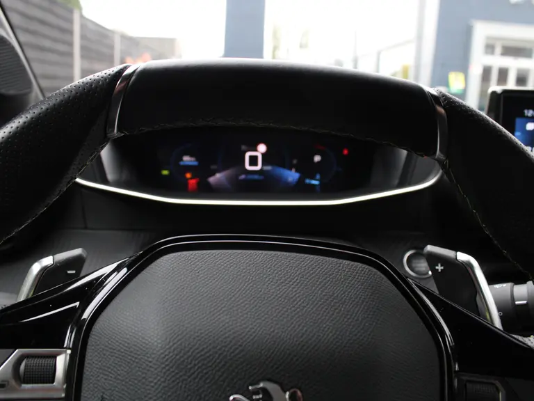 Peugeot 208 GT 1.2 PureTech 100PK EAT8 Automaat Navigatie, Trekhaak Afneembaar, Achteruitrijcamera, Stoelverwarming, Cruise Control, Climate Control afbeelding 24