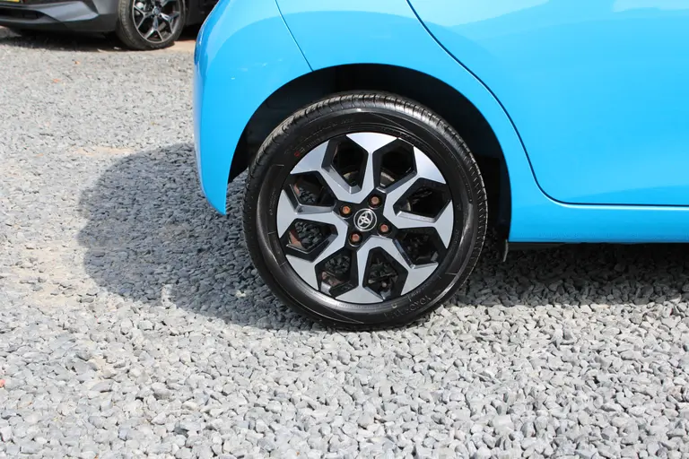 Toyota Aygo 1.0 VVT-i x-first, Camera, Applecarplay/Androidauto, LM-Velgen en Dealer ondehouden! afbeelding 5