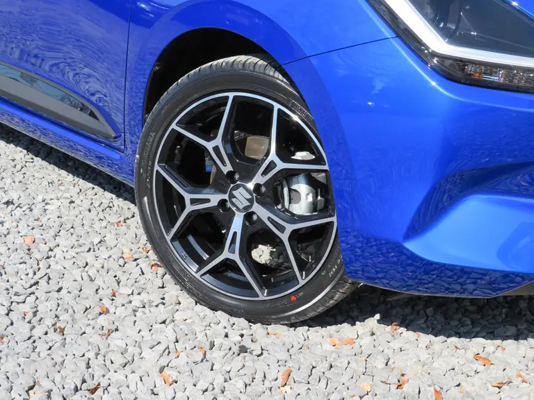 Suzuki Swift 1.2 Select Smart Hybrid, SPECIALE JUBILEUM EDITION!! 17 inch LM-Velgen, Stripingpakket en Shark Fin Antenne afbeelding 7