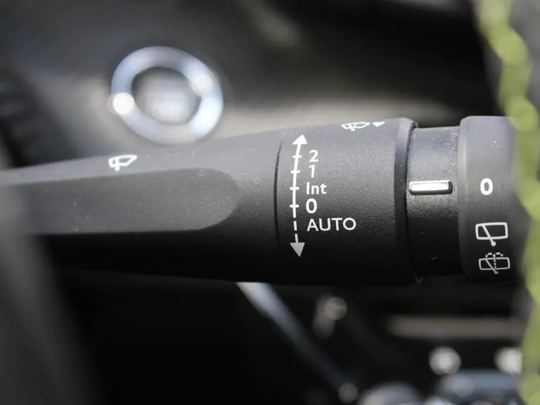 Peugeot 208 1.2 PureTech 100PK GT Navigatie, Parkeerhulp voor & achter, Zwart dak, Camera Achter afbeelding 33