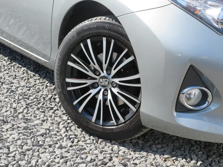 Toyota Auris 1.6 Now, 2e Eig. Parkeersensoren en Navigatie, Cruise en Climate Control afbeelding 6