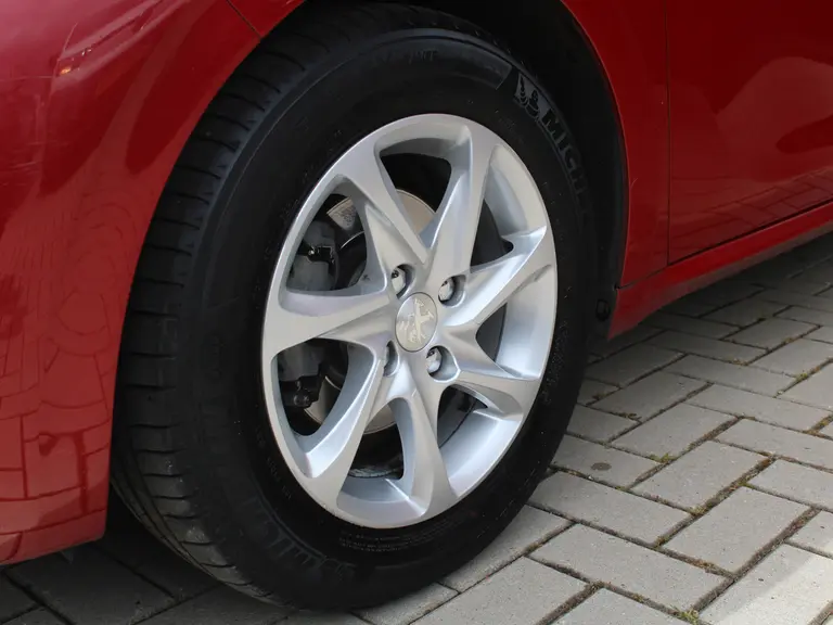 Peugeot 208 1.2 VTi 82PKStyle Lichtmetalen velgen, Airco, Navigatie en Getinte Ramen afbeelding 4