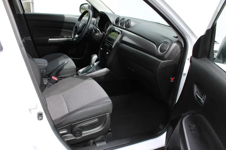 Suzuki Vitara 1.4 Boosterjet Select Smart Hybrid , Automaat, 17000 km en Trekgewicht van 1500KG! afbeelding 13