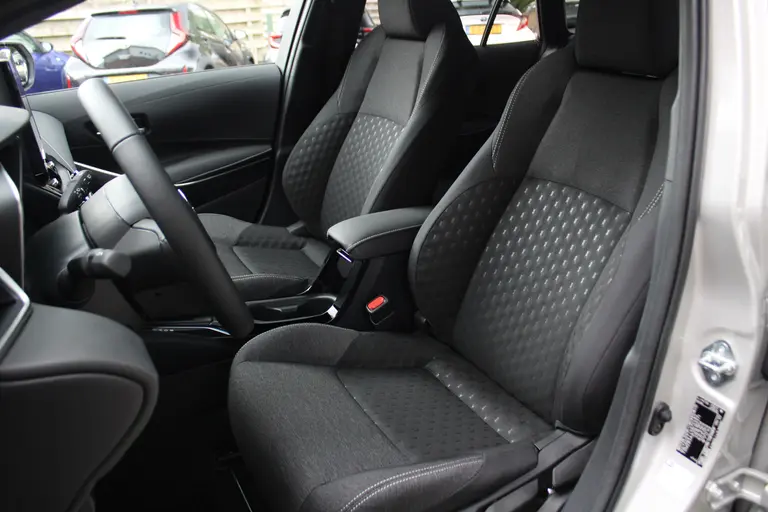 Suzuki Swace 1.8 Hybrid Style Automaat 140PK All-Season Banden, Adaptieve Cruise Control, Navigatie, Stuur Verwarmd, Voorruitverwarming, Draadloze Telefoonlader afbeelding 6