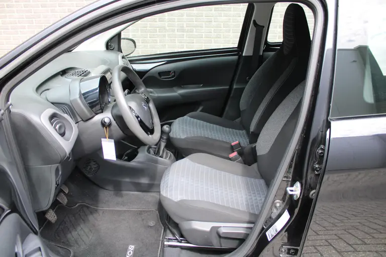 Peugeot 108 1.0 e-VTi Active 5-deurs airco, elektrische bediende ramen voor, bluetooth handsfree afbeelding 8