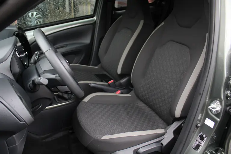 Toyota Aygo X 1.0 VVT-i MT Pulse Achteruitrijcamera, Cruise Control Adaptief, Airco Automatisch, DAB Radio afbeelding 6