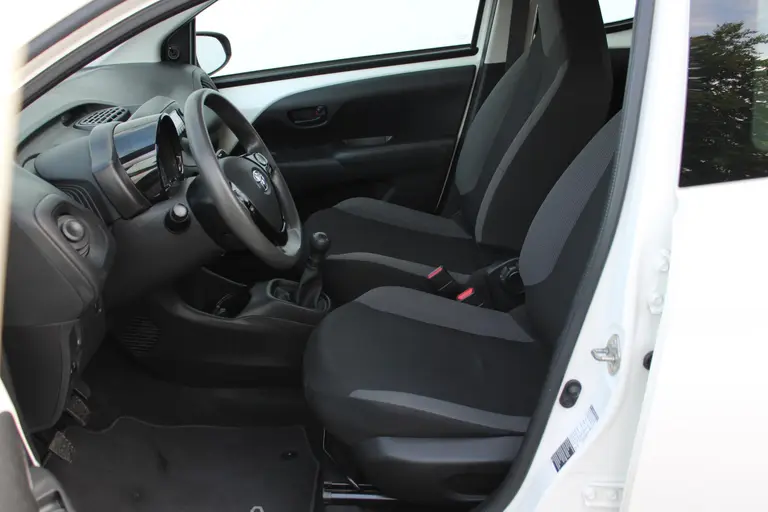 Toyota Aygo 1.0 VVT-i x-fun Bluetooth, Elektrische Ramen, Airco afbeelding 5