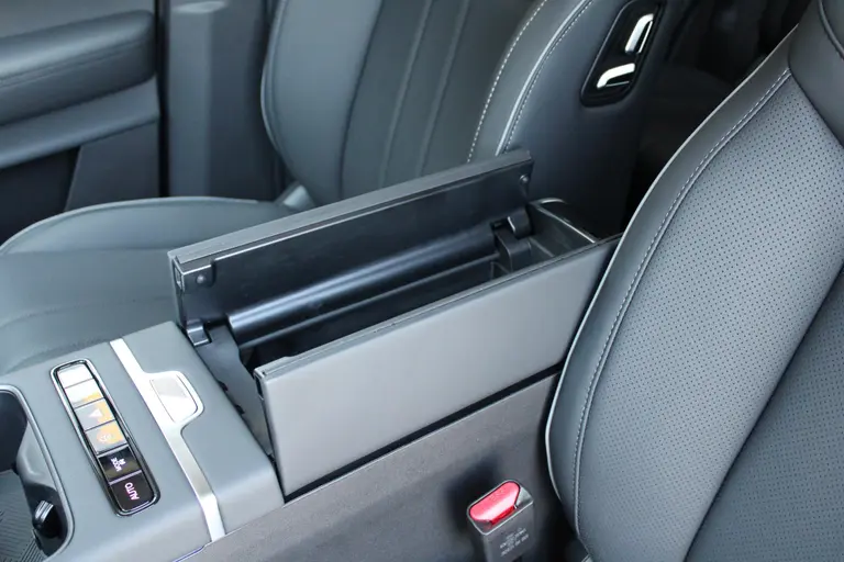 Jaecoo 7 PHEV Exclusive *Meer informatie volgt Jaecoo 7 Exclusive Automaat, Schuif-Kanteldak, 1500 KG trekgewicht, Navigatie, 19" LM velgen, Elektrische achterklep, Luxe lederen bekleding, 7 jaar garantie afbeelding 36
